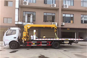 南部附近汽车轮胎更换